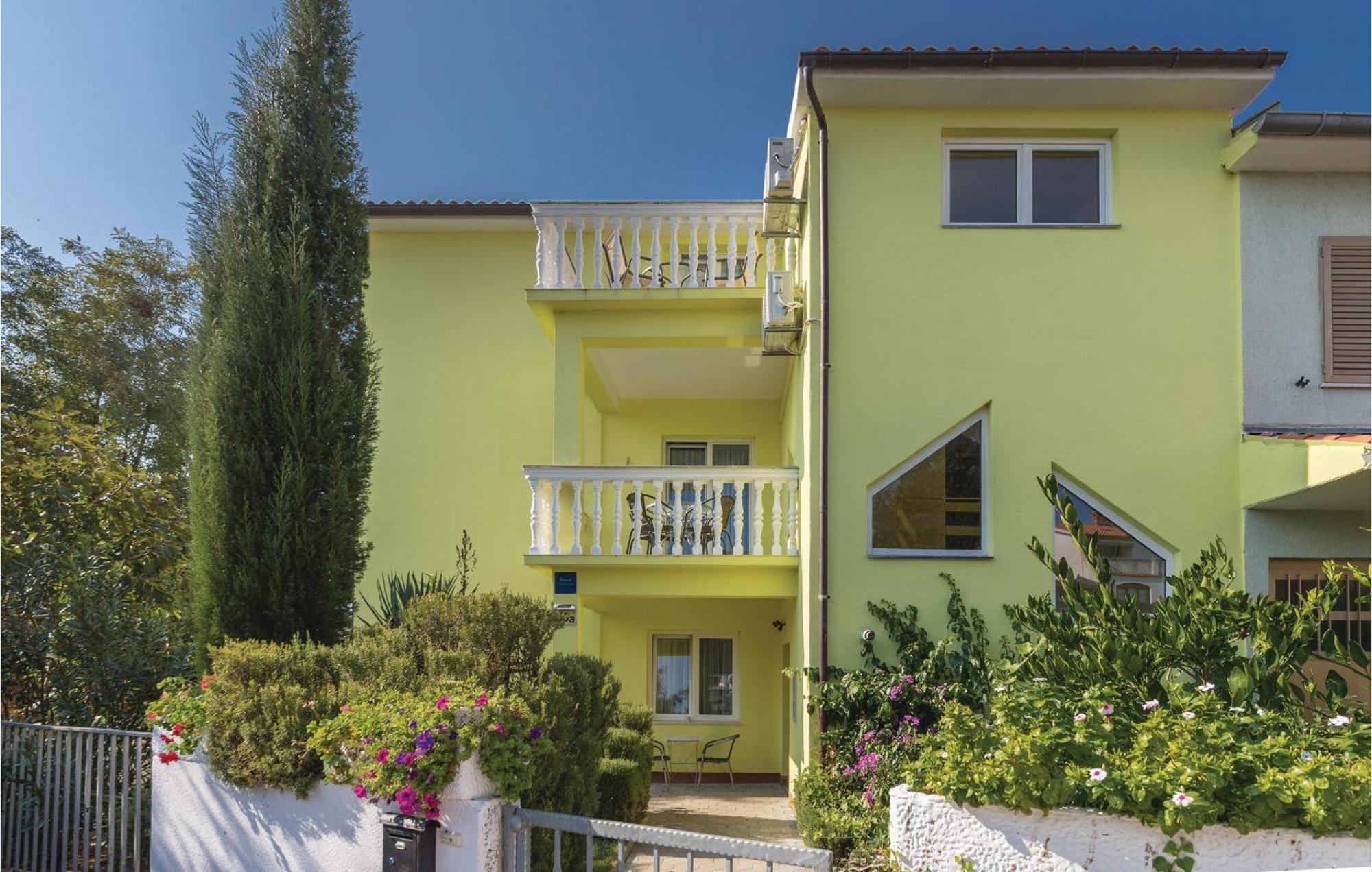 4 Bedroom Beautiful Apartment In Štinjan Kültér fotó